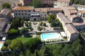 Villa La Consuma : casa storica in paese, giardino, piscina, WiFi San Giovanni D'asso